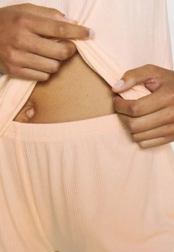 Anna Field SET - Pijama - Light Pink, Mujer -LuxeTrend Ventas 1f66c9bfffbb4749aec9ac44e9ccc682