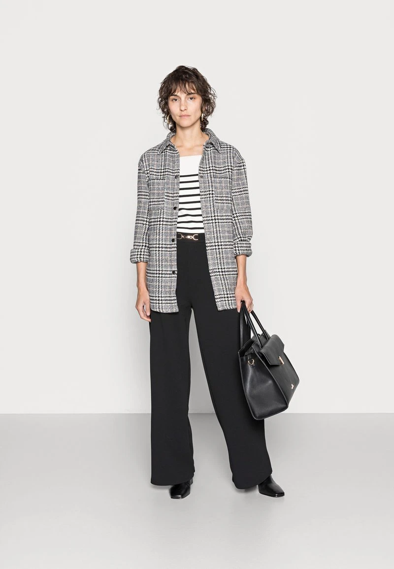 Anna Field WIDE LEG PANTS WITH DETAIL - Pantalones - Black, Mujer 4 Anna Field WIDE LEG PANTS WITH DETAIL - Pantalones - Black, Mujer - Imagen 2