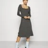 Anna Field Vestido De Punto - Mottled Dark Grey, Mujer -LuxeTrend Ventas 3b5b5c975b134f90ae9570325a7637a0
