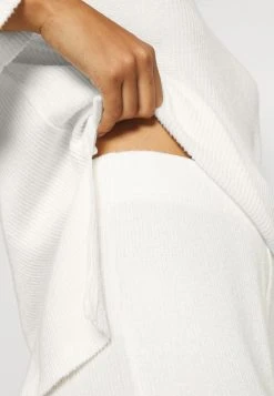 Anna Field SET - Pijama - Off-white, Mujer -LuxeTrend Ventas 58001aa710cb4cb39fd97b6967093c58