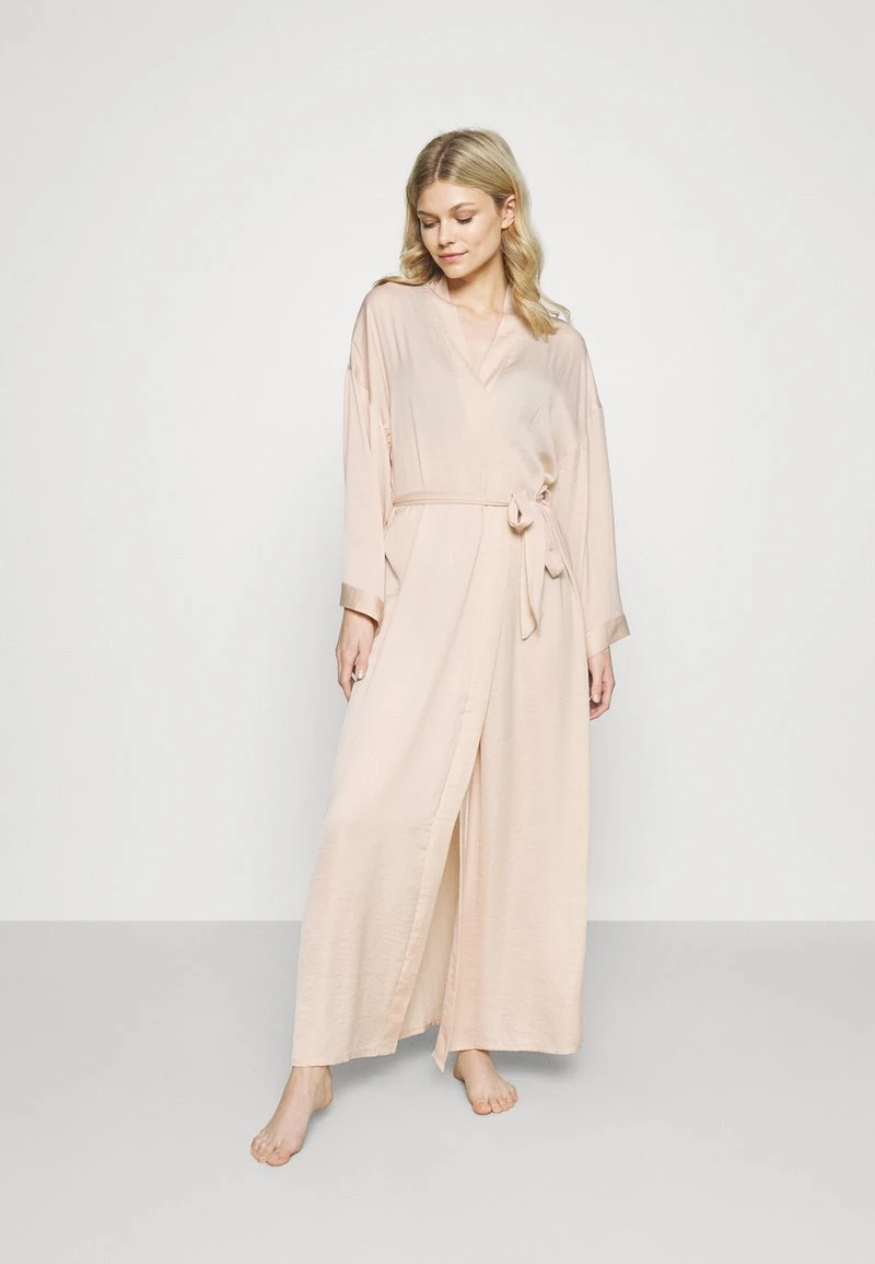 Anna Field Albornoz - Nude, Mujer