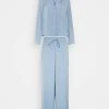 Anna Field HAMMERED SATIN PJ SET - Pijama - Blue Denim, Mujer -LuxeTrend Ventas d2bb2bb8c456465eb035f1c052b7df5a